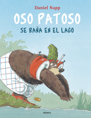 OSO PATOSO SE BAA EN EL LAGO